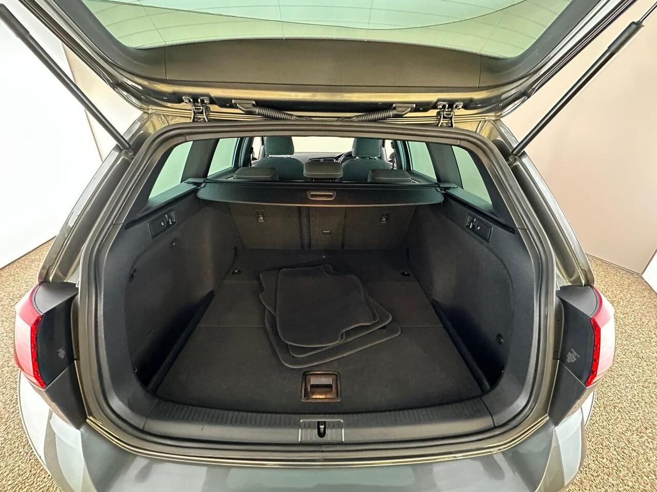 Volkswagen Golf YC68KGE