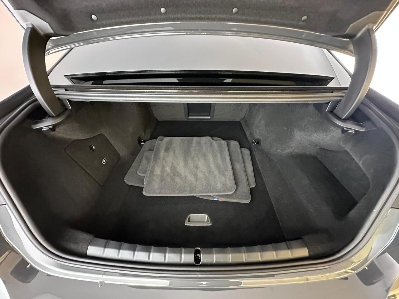 BMW i7 YF73FKE