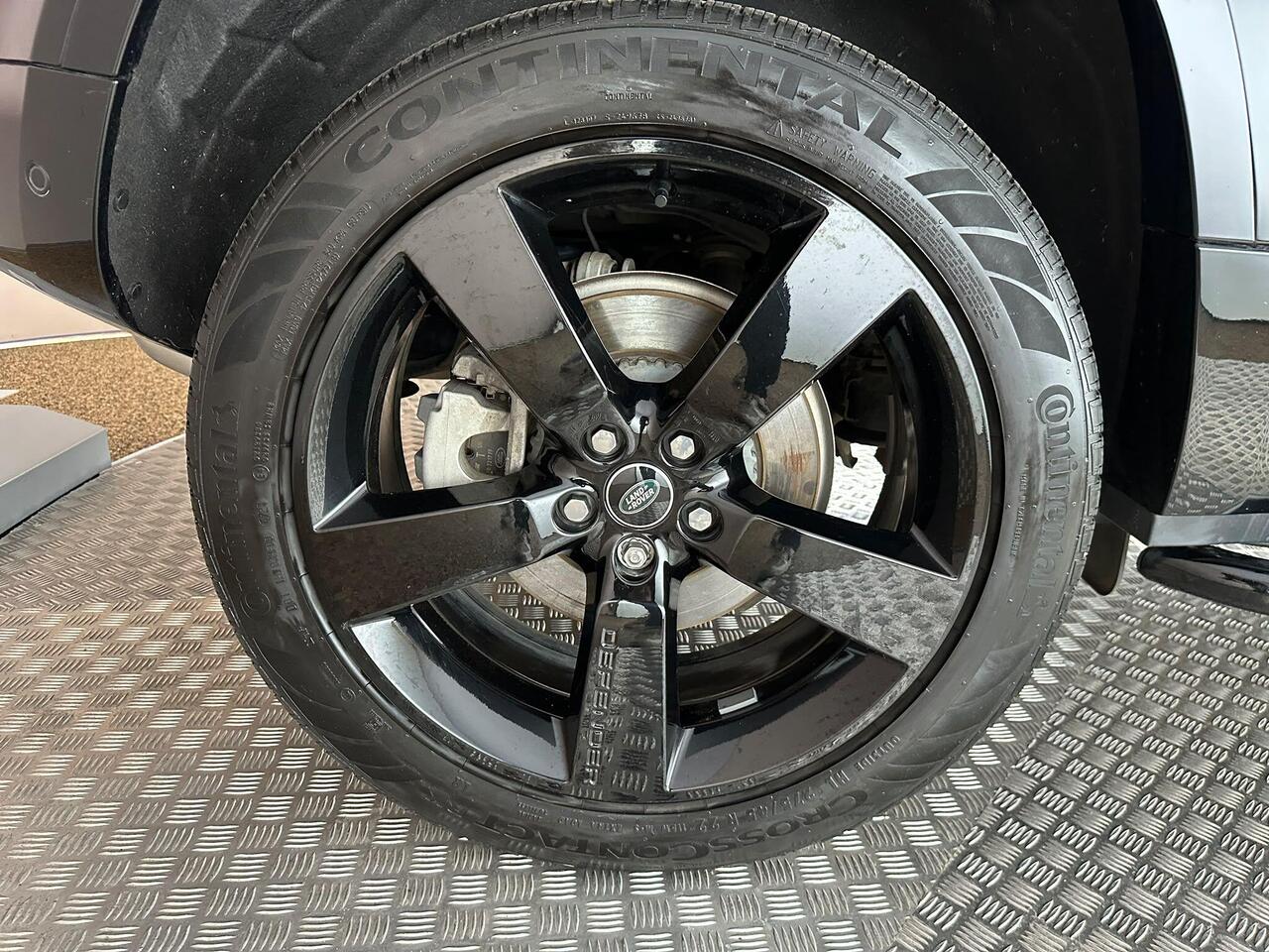 Land Rover Defender 90 GX74TZE