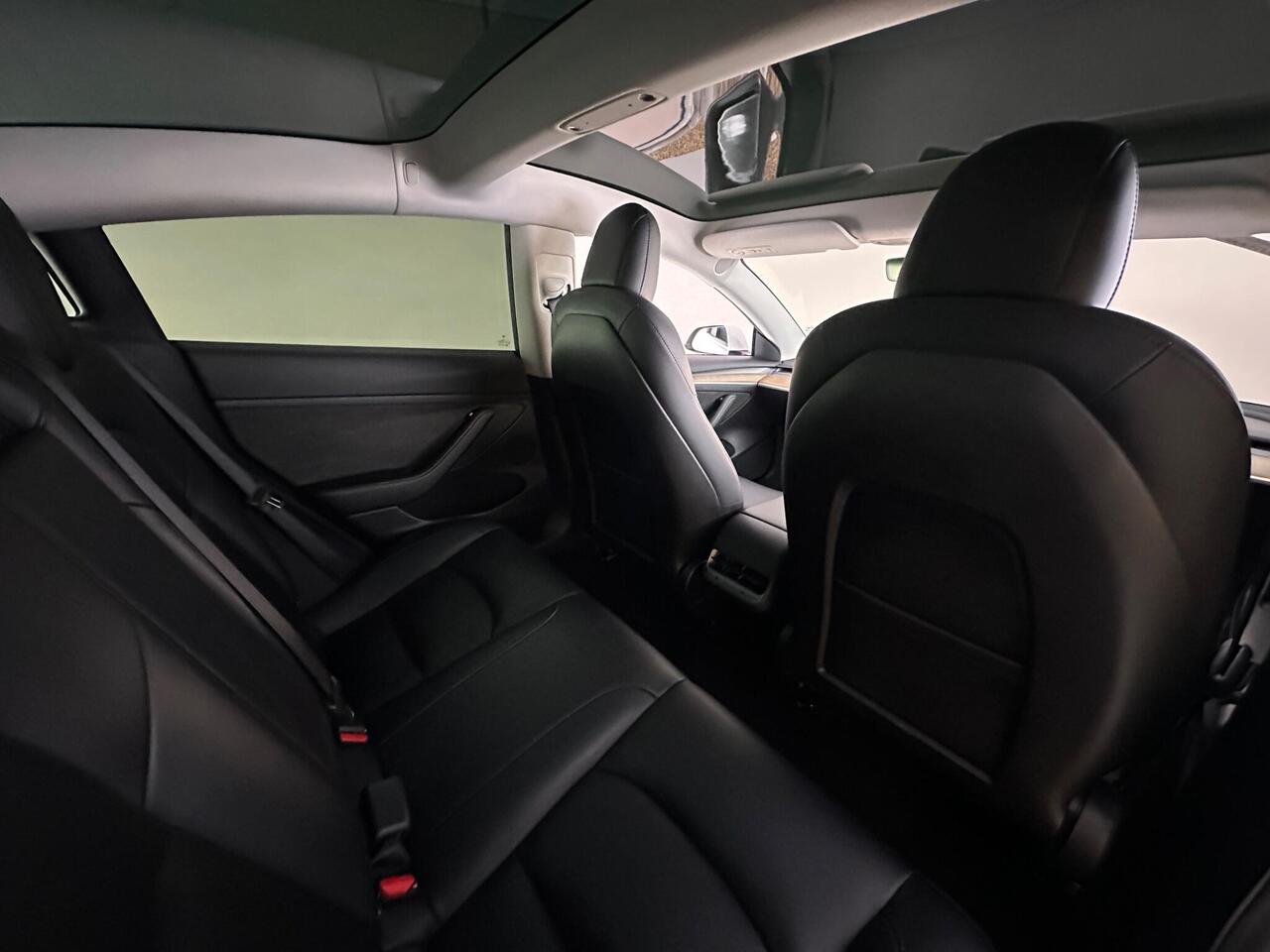 Tesla Model 3 AF72UUV