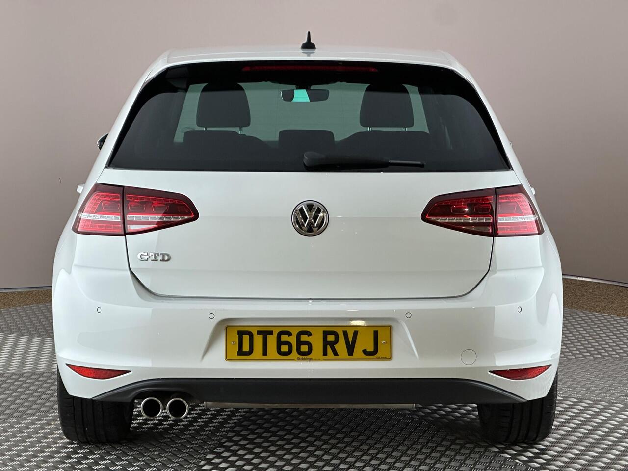 Volkswagen Golf DT66RVJ