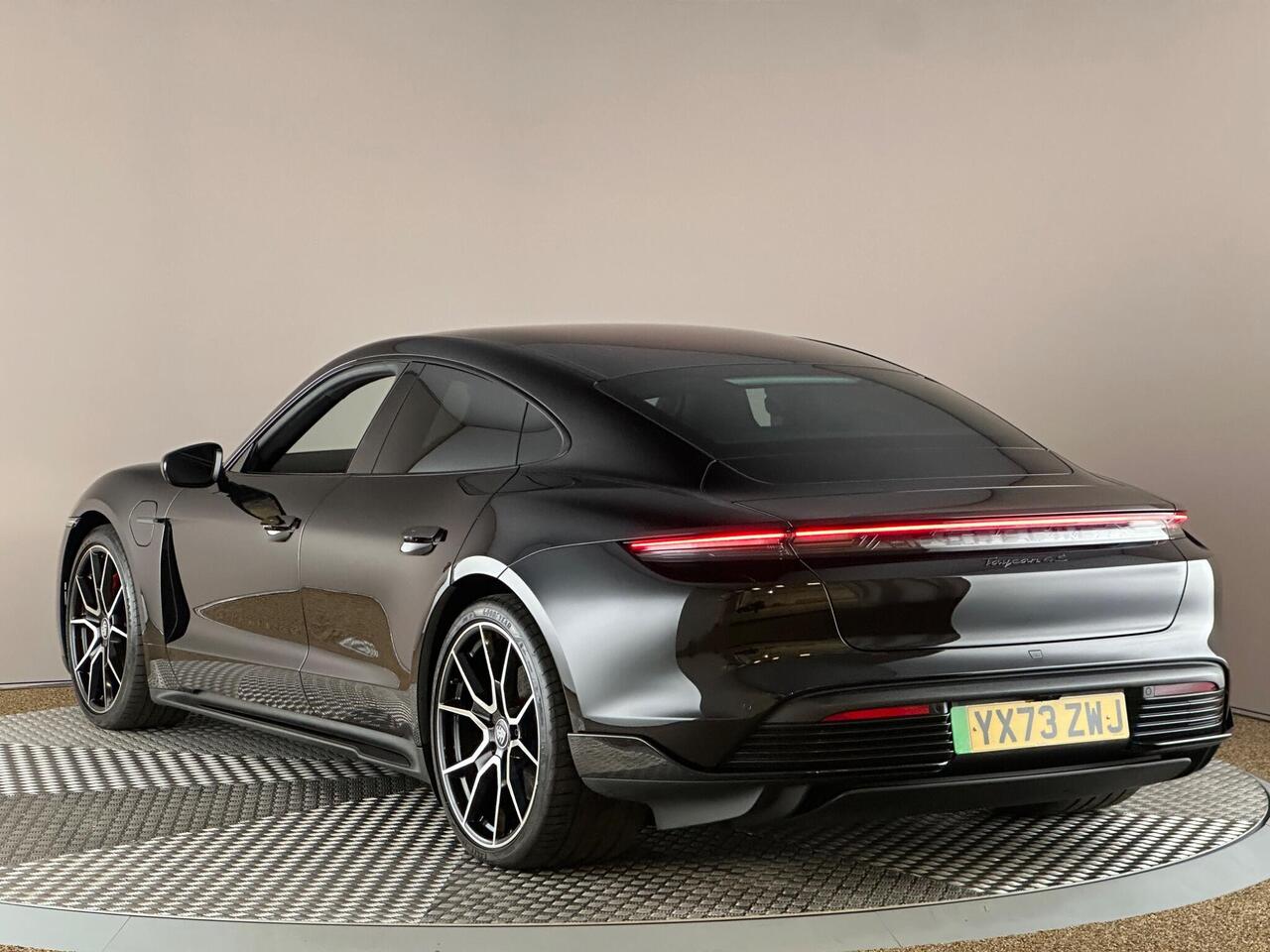 Porsche Taycan YX73ZWJ