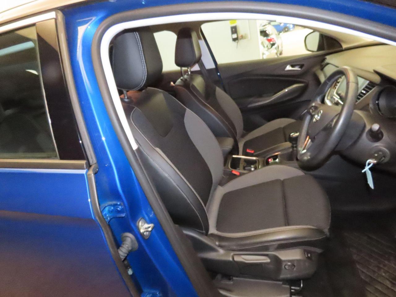 Vauxhall Grandland X VK69UGV