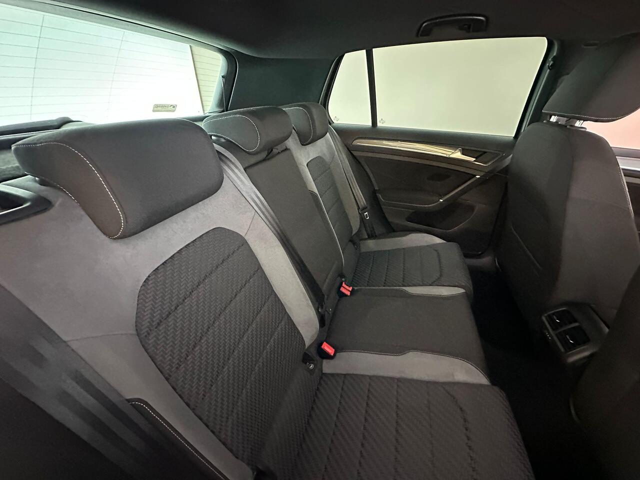 Volkswagen Golf SM69RDY