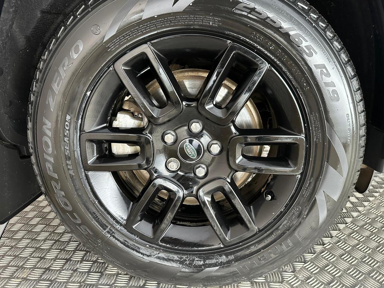 Land Rover Defender 130 BL72MHF