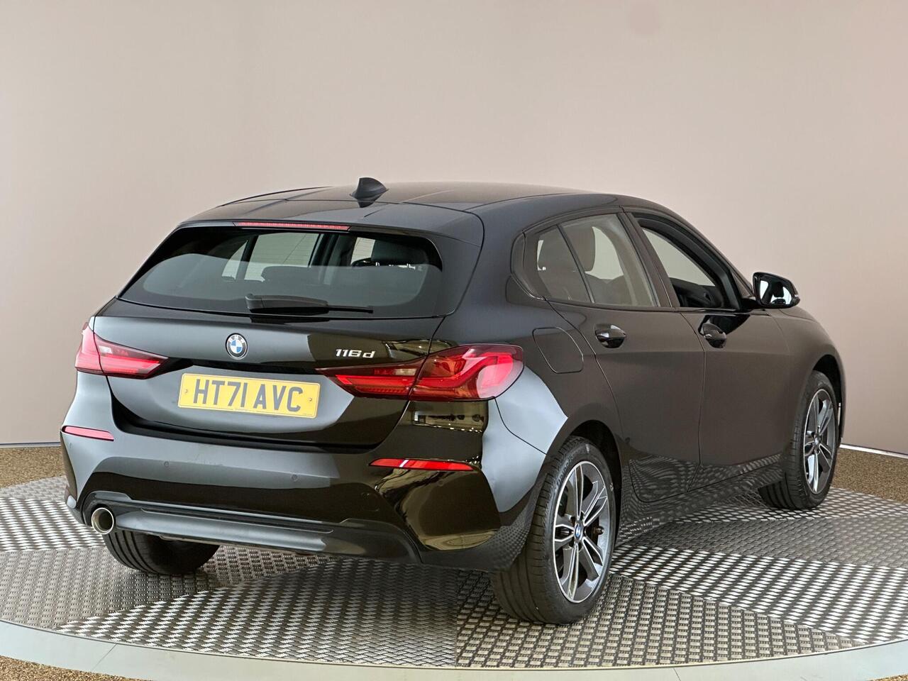 BMW 1 Series HT71AVC
