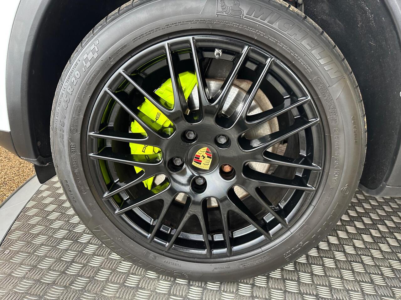 Porsche Cayenne LT65GWL