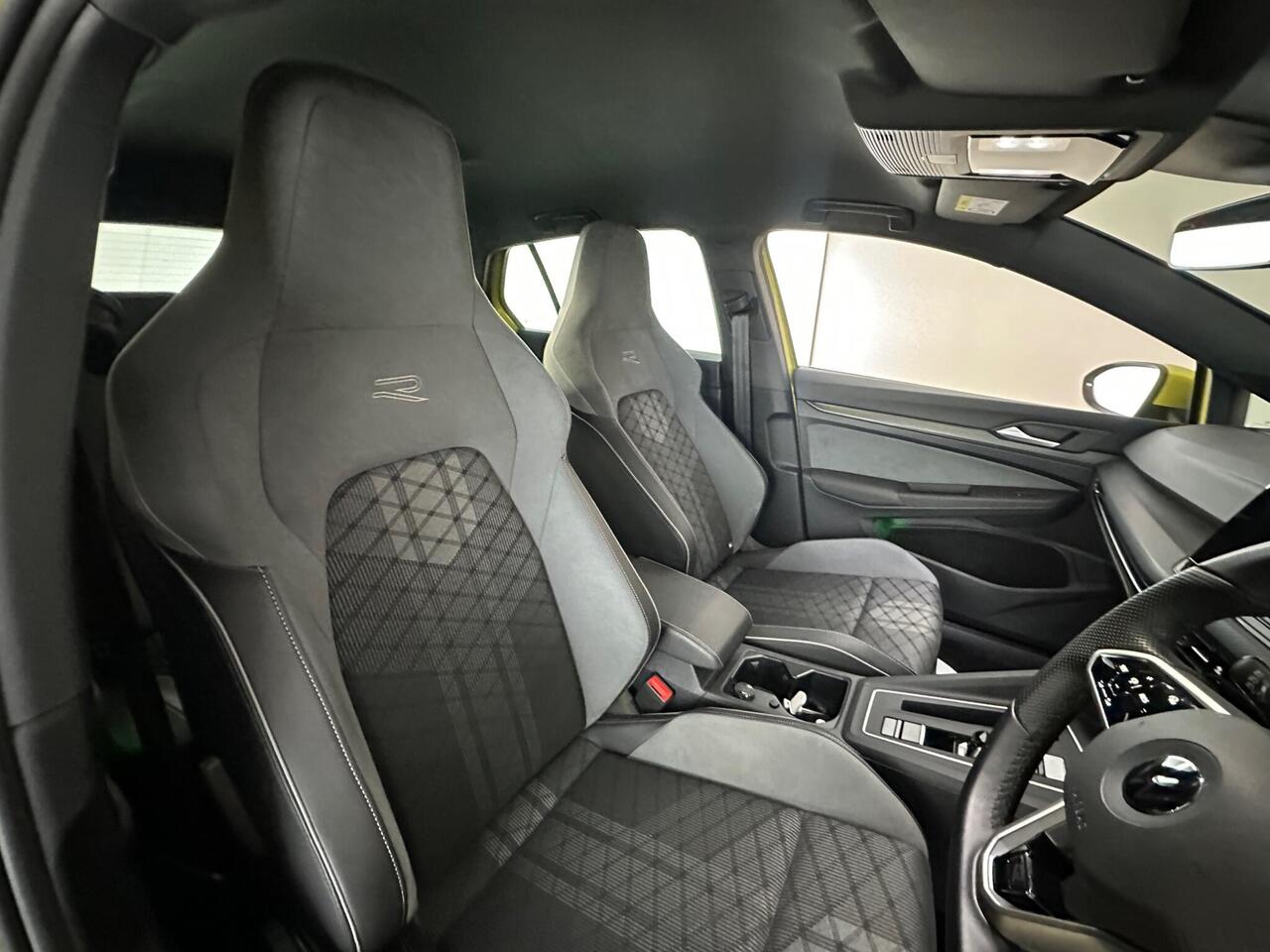 Volkswagen Golf EX71HKW