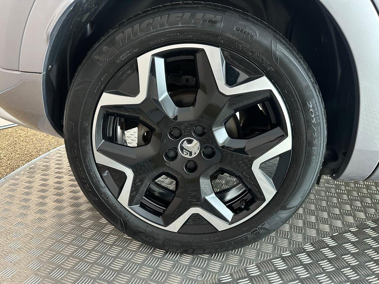 Vauxhall Grandland HJ23RYG