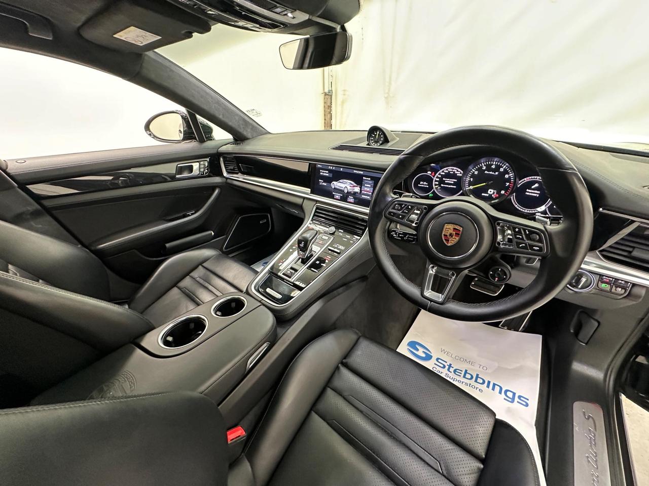 Porsche Panamera LN69UYK