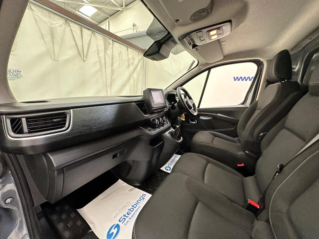 Nissan Primastar DL72BWH