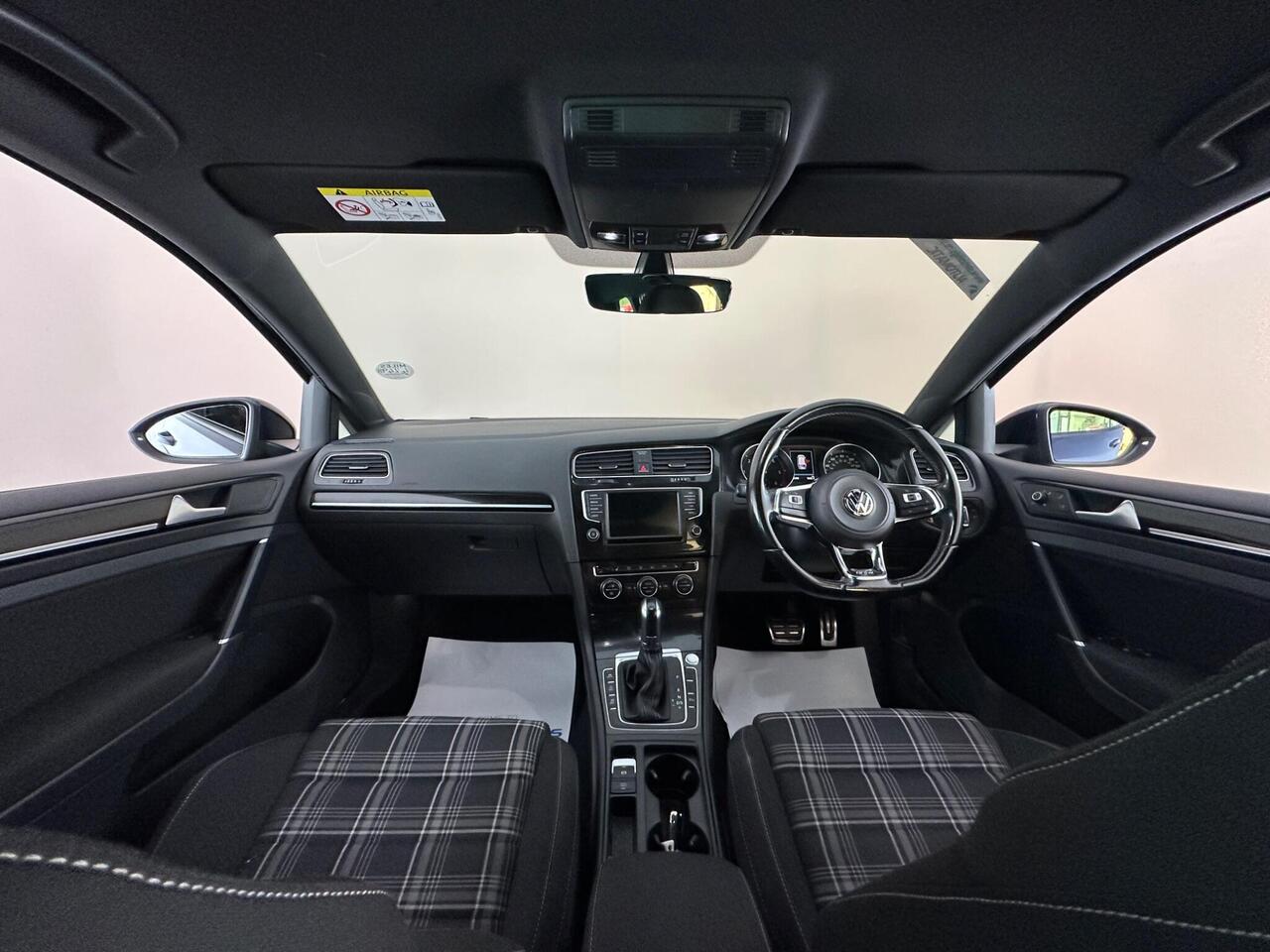 Volkswagen Golf MD66AXF