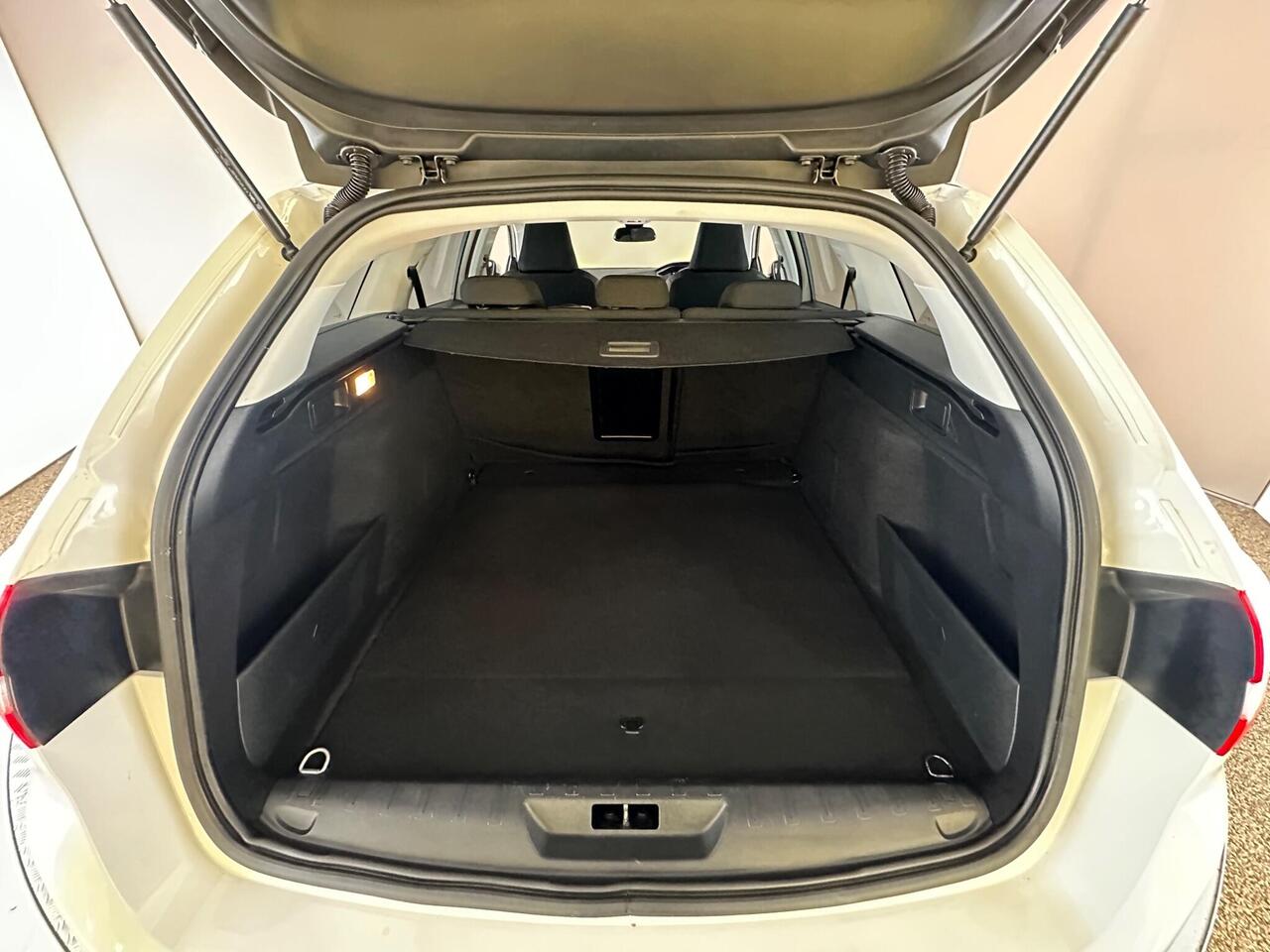 Peugeot 308 SW YB21VWC