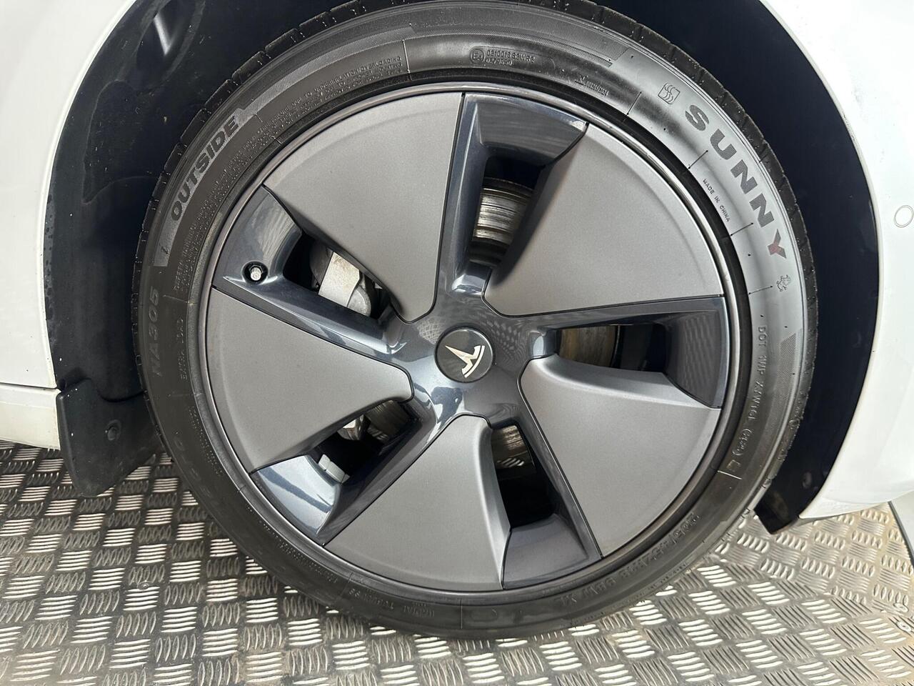 Tesla Model 3 AF72VHA