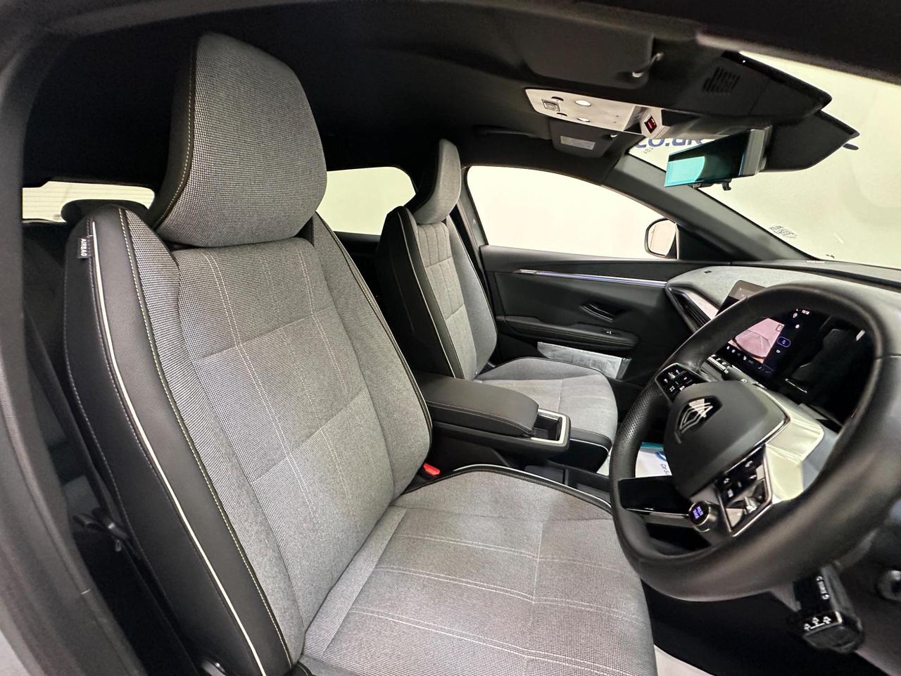 Renault Megane E-Tech YD73AFJ