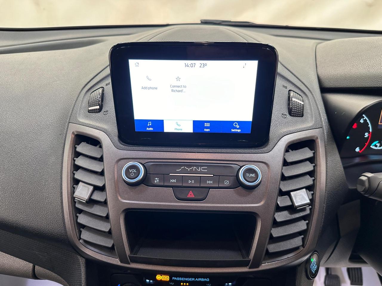 Ford Grand Tourneo Connect CN22PDZ