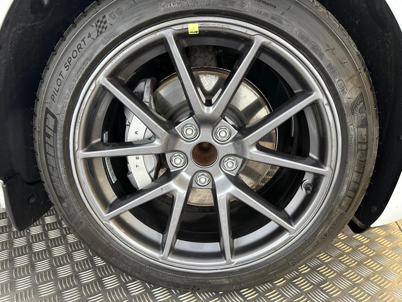 Tesla Model 3 AF72VHK