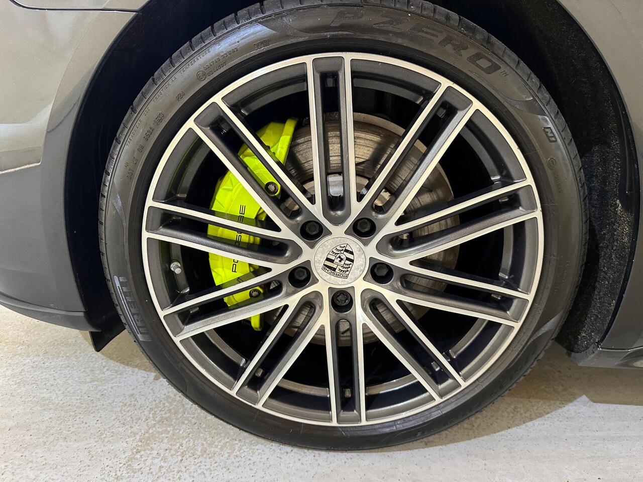 Porsche Panamera VU67KYG
