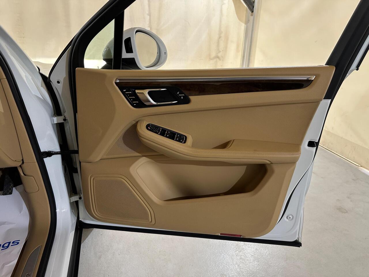 Porsche Macan AR16AEY