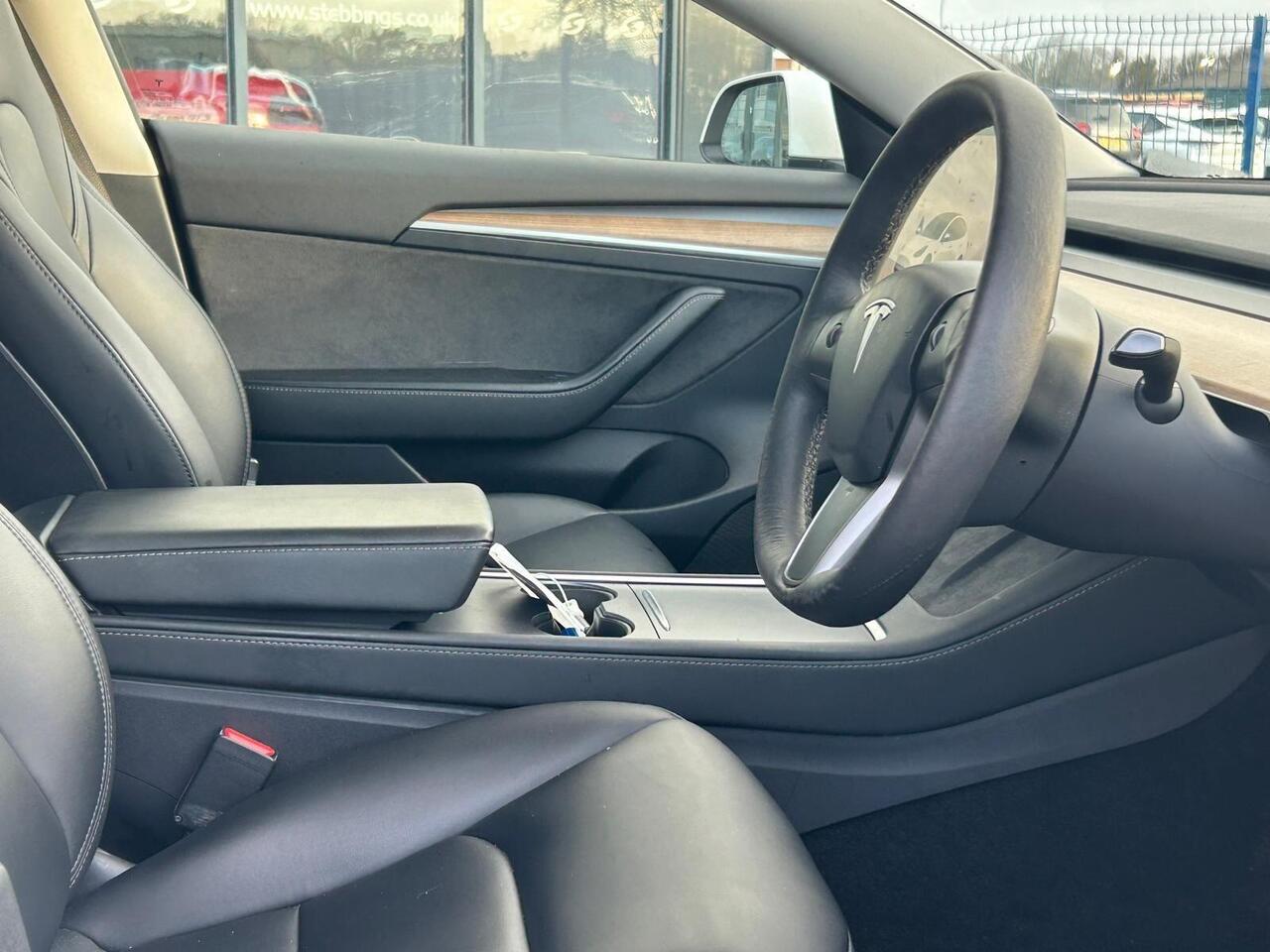 Tesla Model 3 AF72UVC