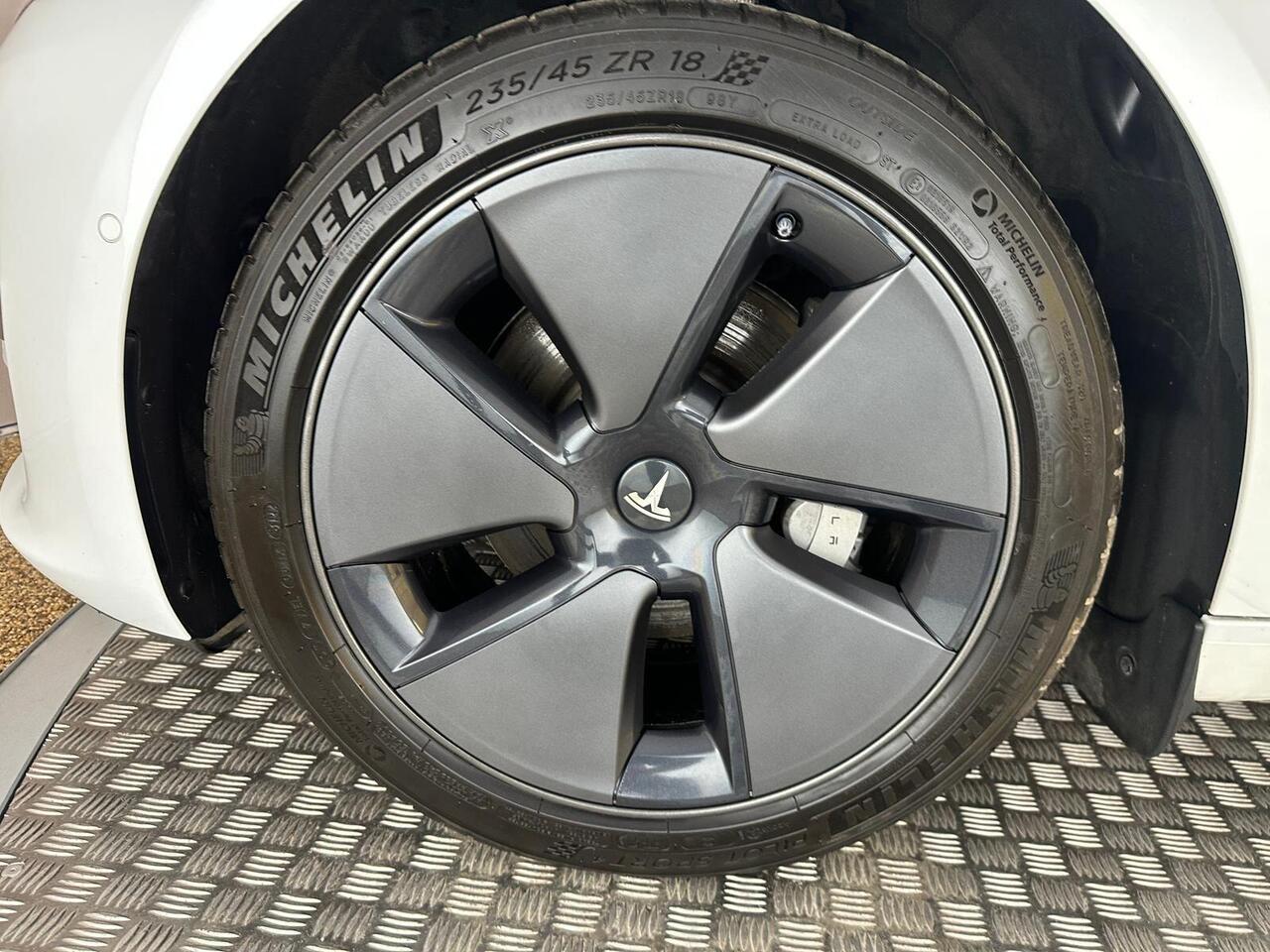 Tesla Model 3 AF72VRX