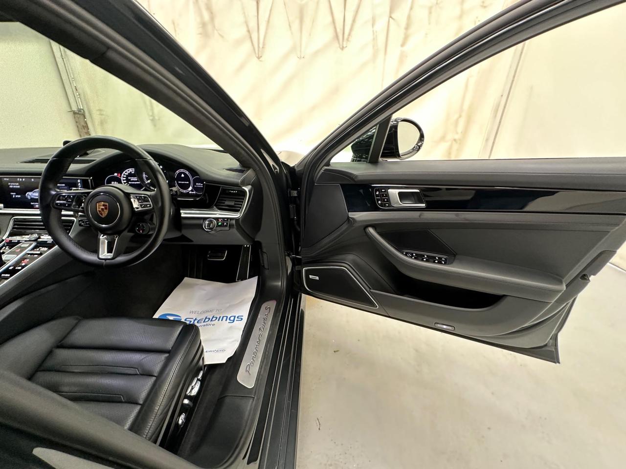 Porsche Panamera LN69UYK