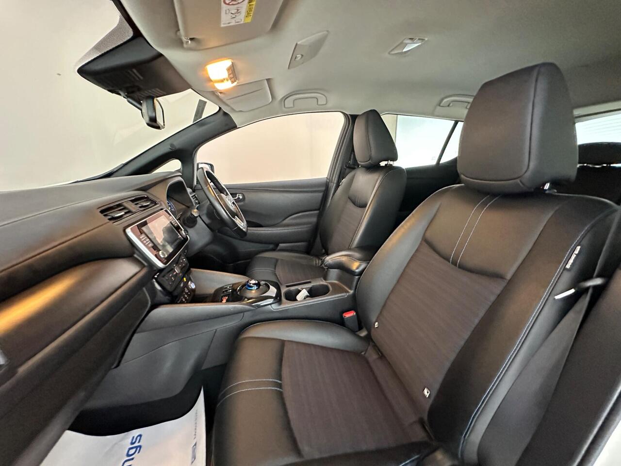 Nissan Leaf ST69WUU