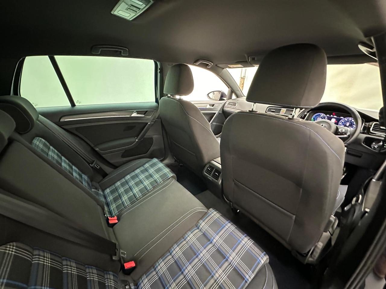 Volkswagen Golf FA18XRE