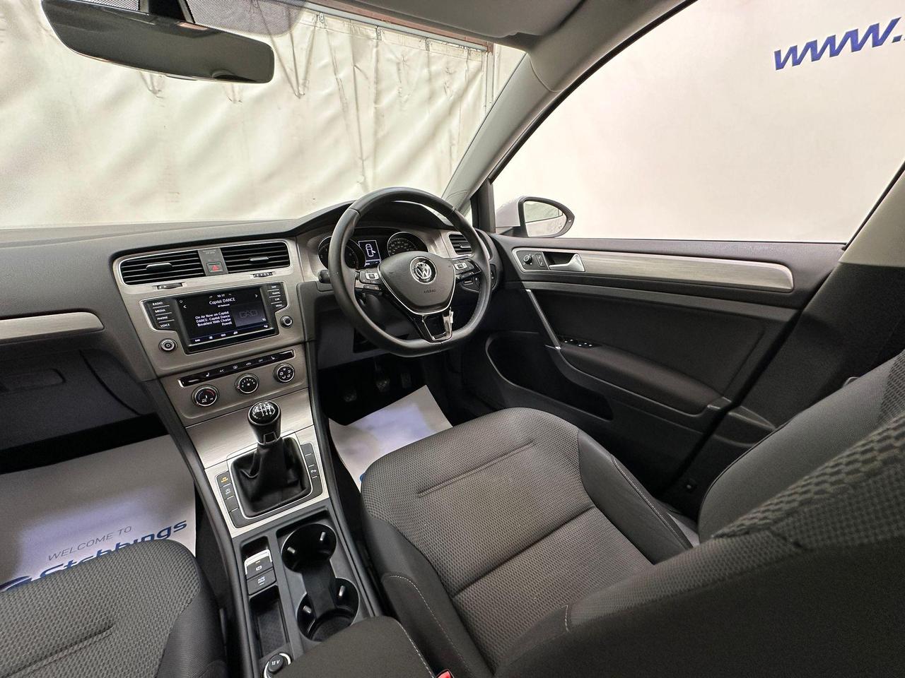 Volkswagen Golf DH66WPE