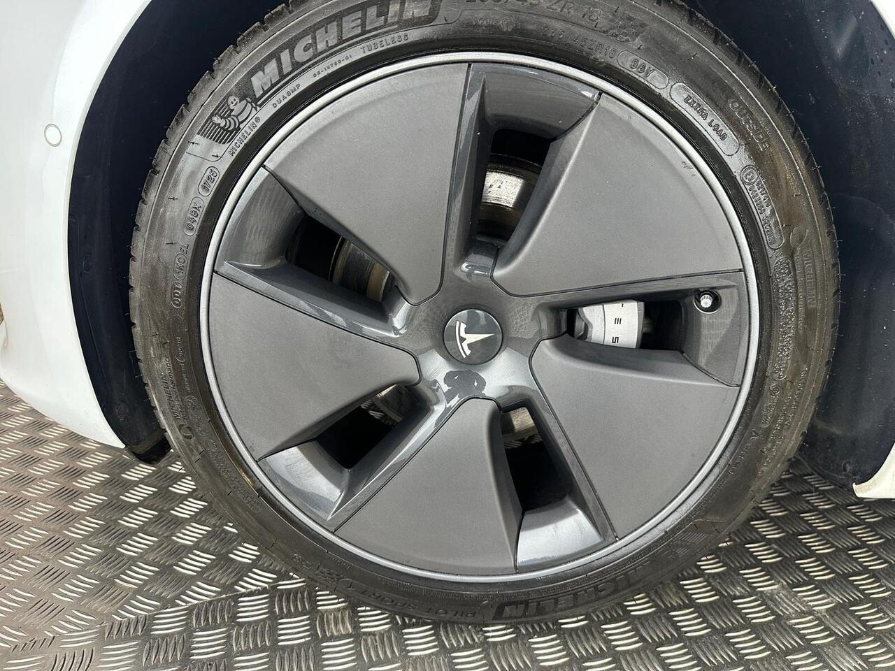 Tesla Model 3 AF72VNT