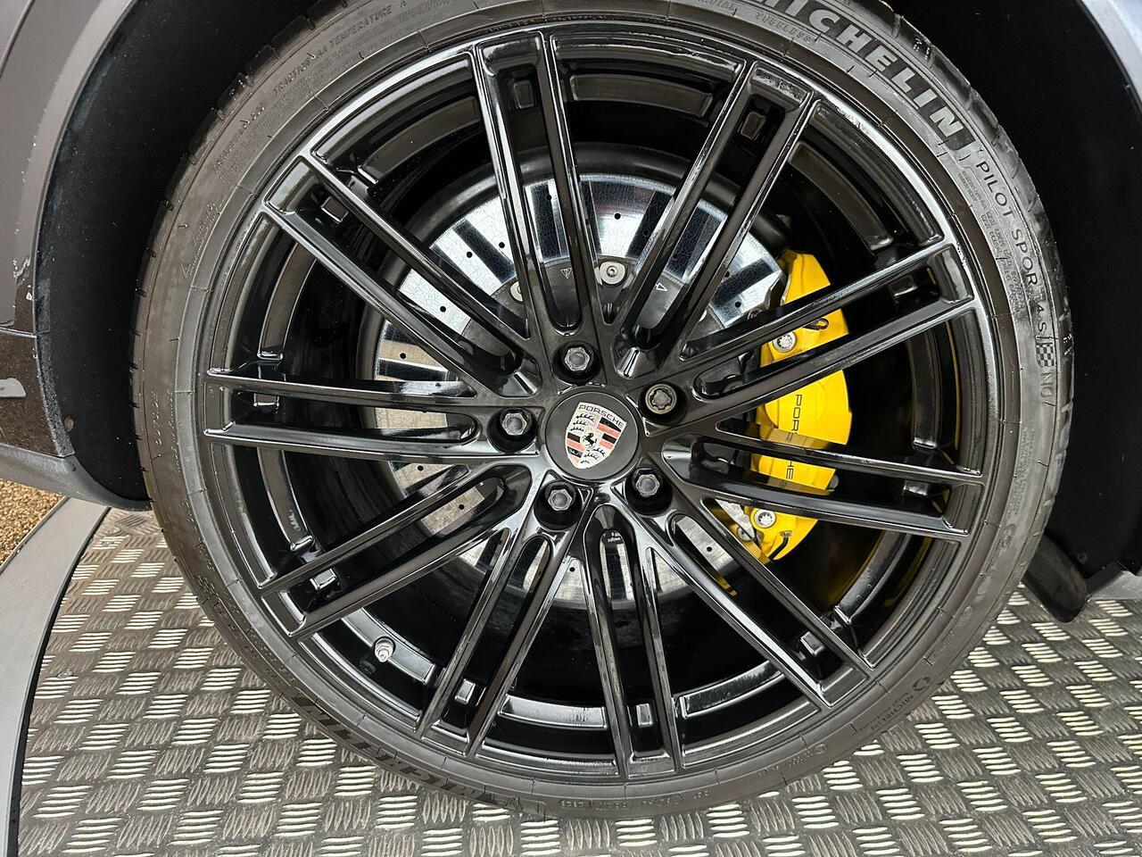 Porsche Cayenne SW69BKY