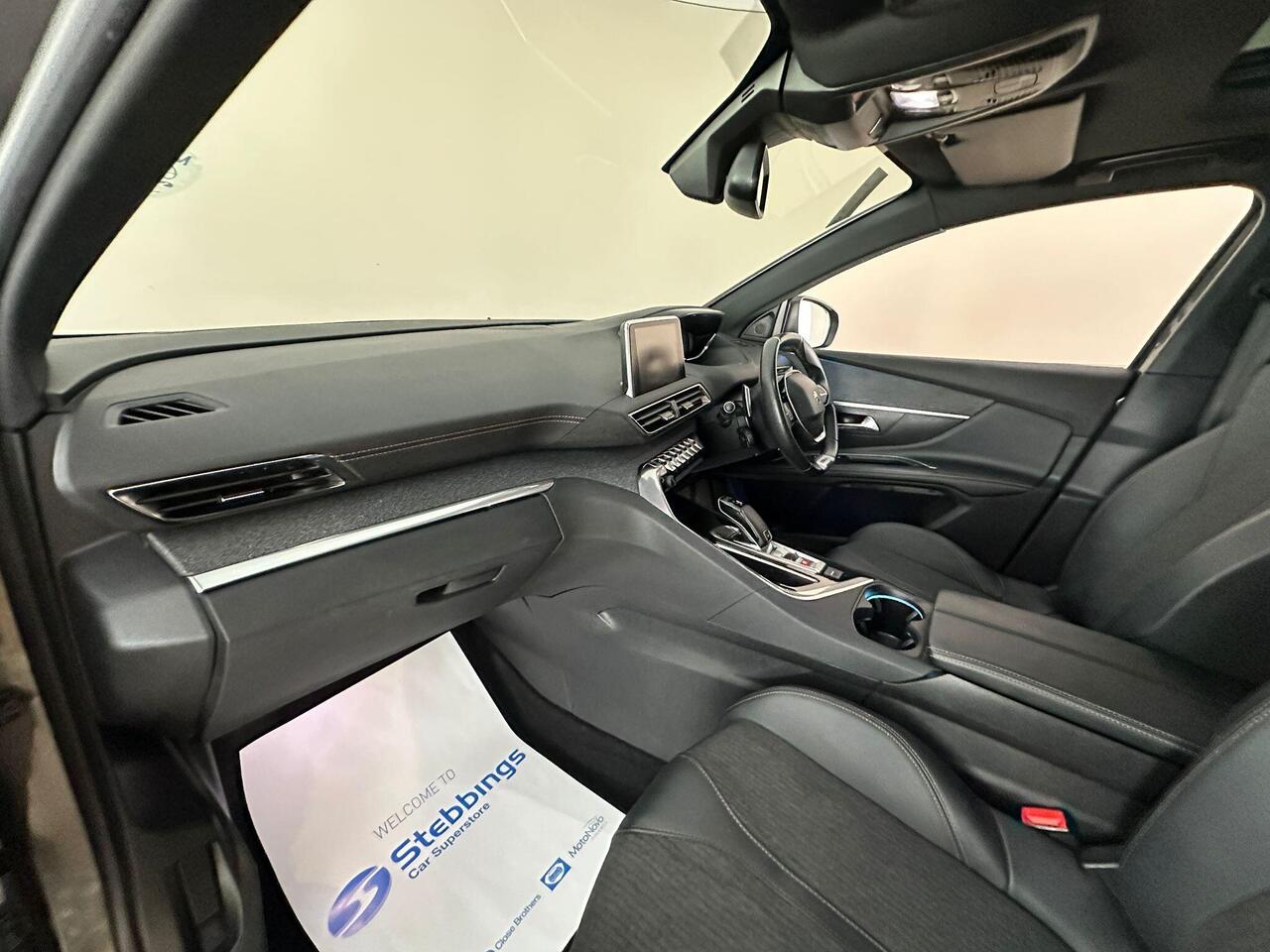 Peugeot 5008 YC69YJN