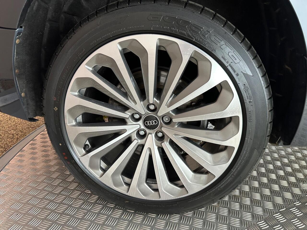 Audi e-tron RY21HHX