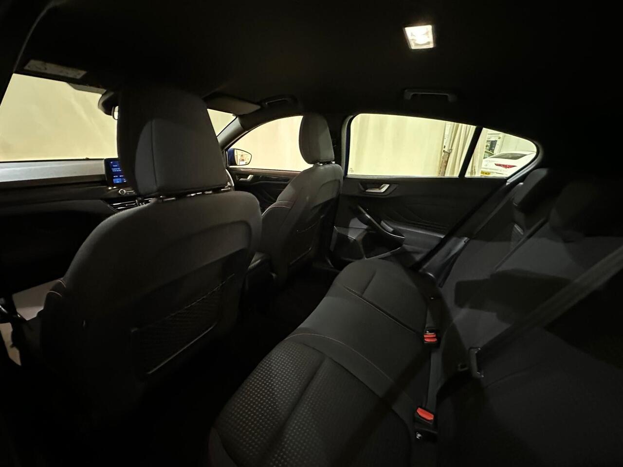 Ford Focus WJ68UUT