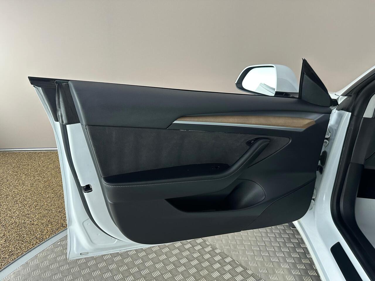 Tesla Model 3 AF72VVZ