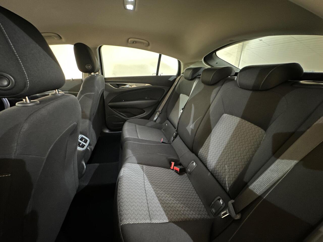 Vauxhall Insignia FM19DVL