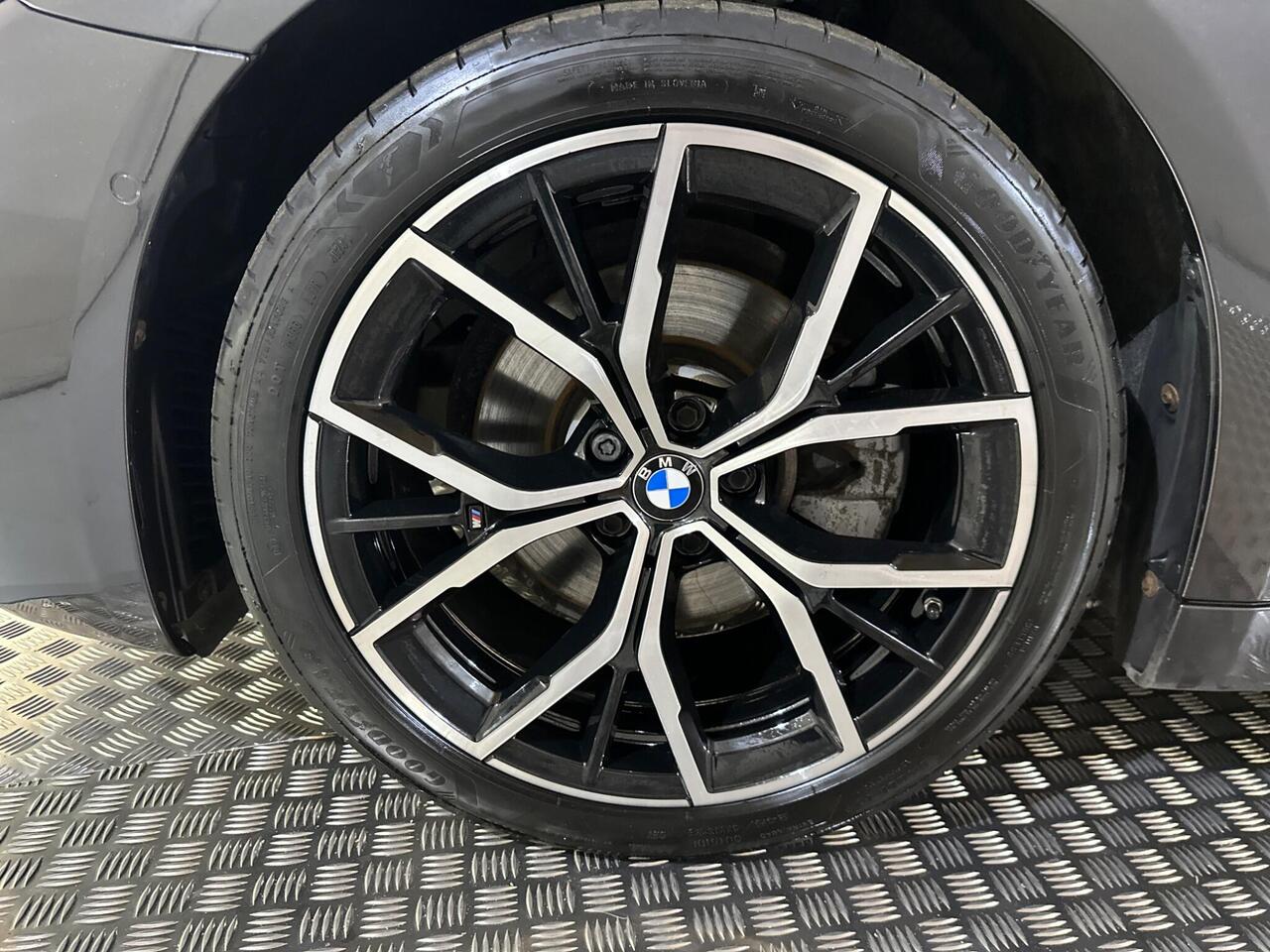 BMW 5 Series AO71YKJ