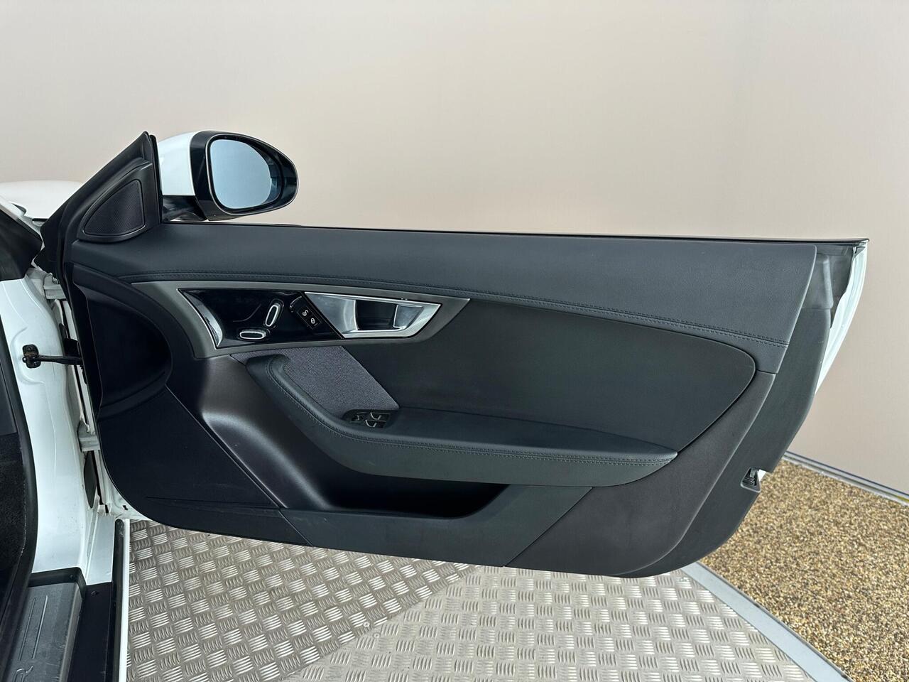 Jaguar F-Type HY64MHK