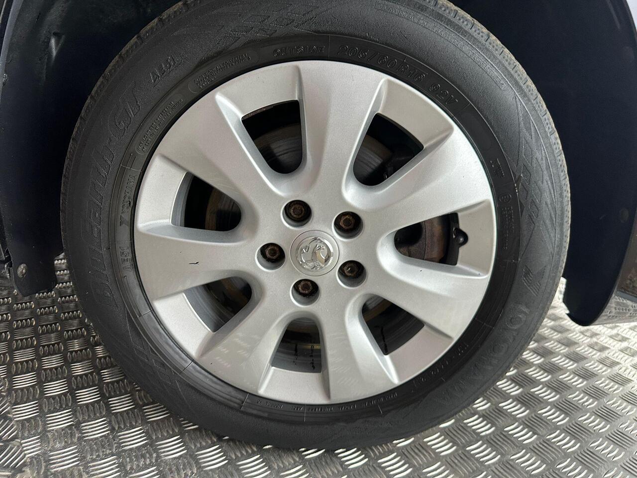 Vauxhall Combo Life PE70ZGN