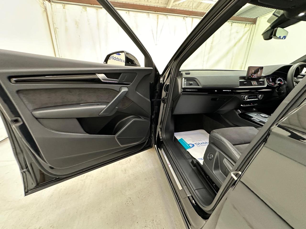Audi Q5 WF69XDN