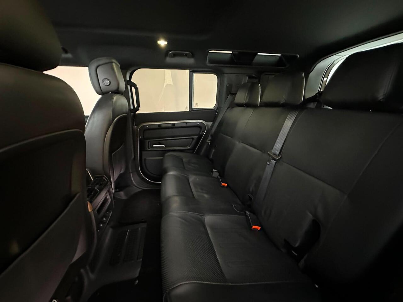 Land Rover Defender 110 FH71KKZ
