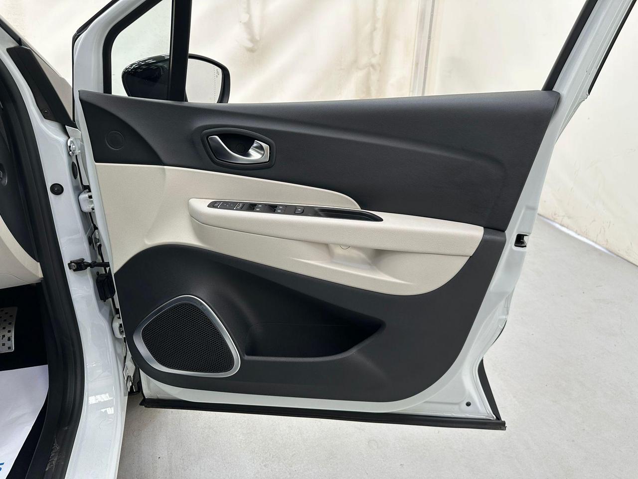 Renault Captur EK69YKP