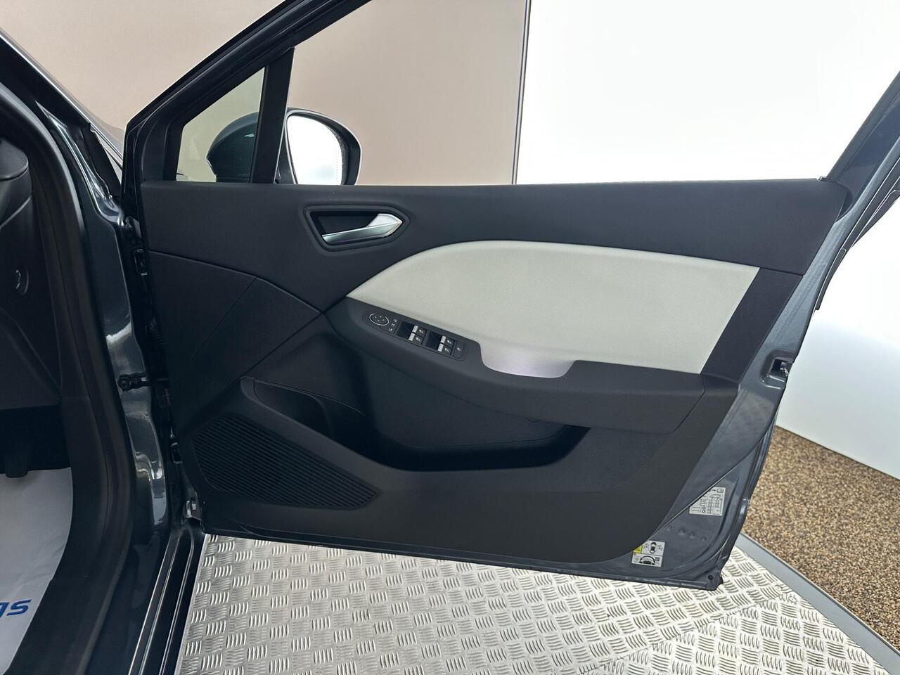 Renault Clio AJ21SUX