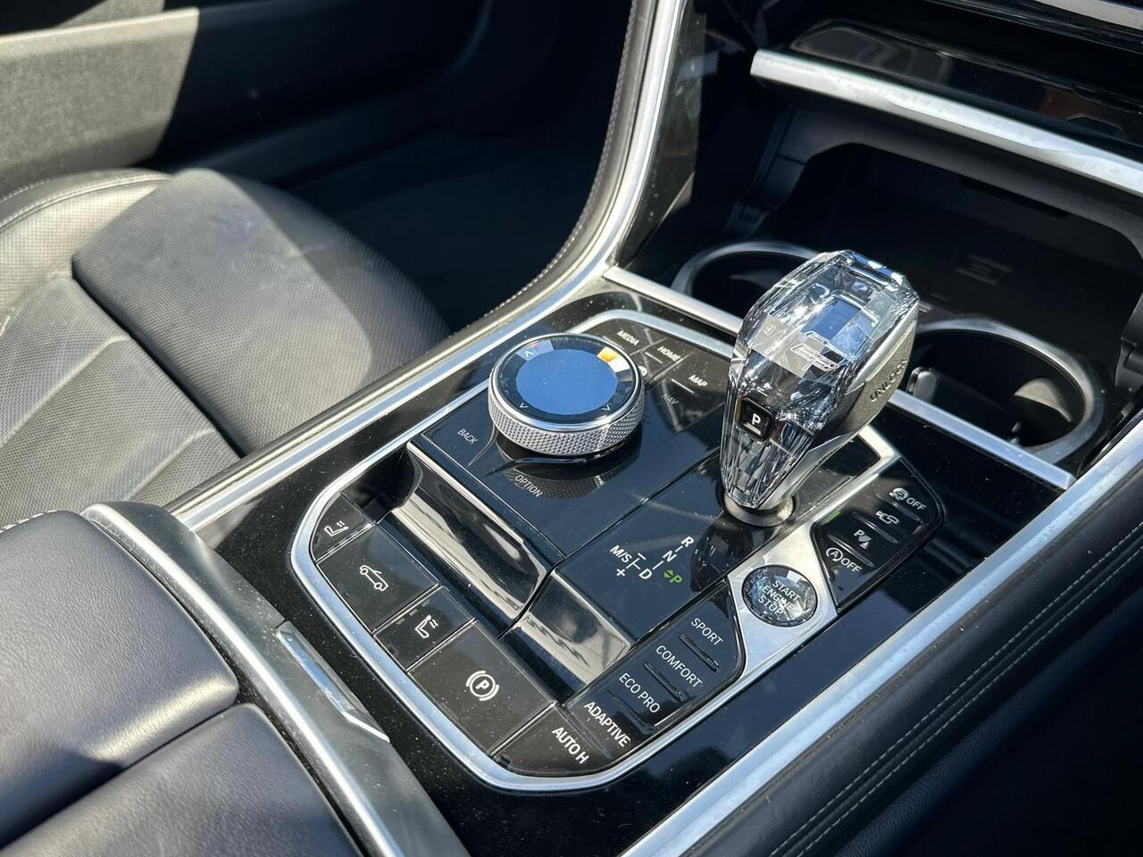 BMW 8 Series YJ19VVH