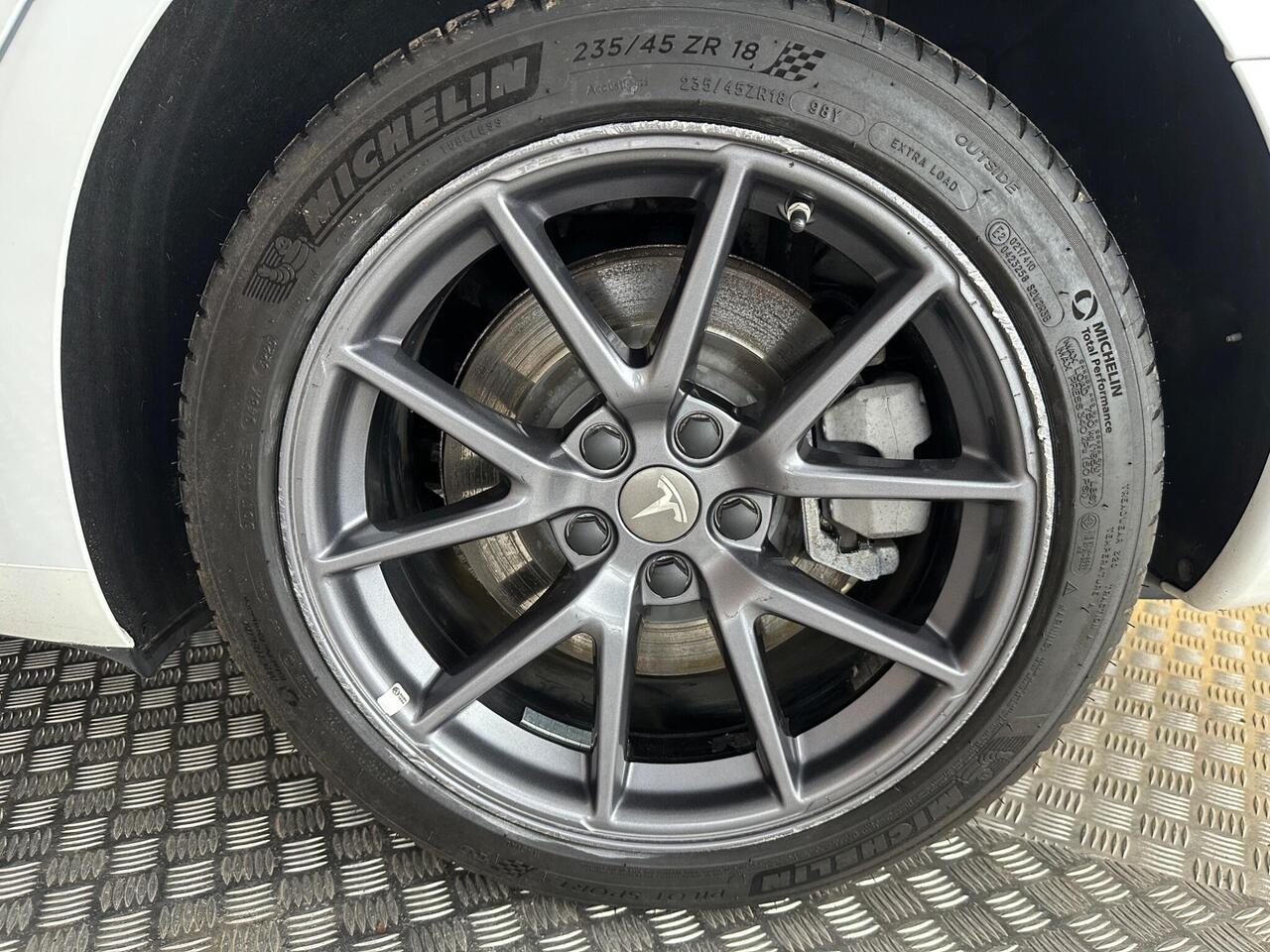 Tesla Model 3 AF72VPX