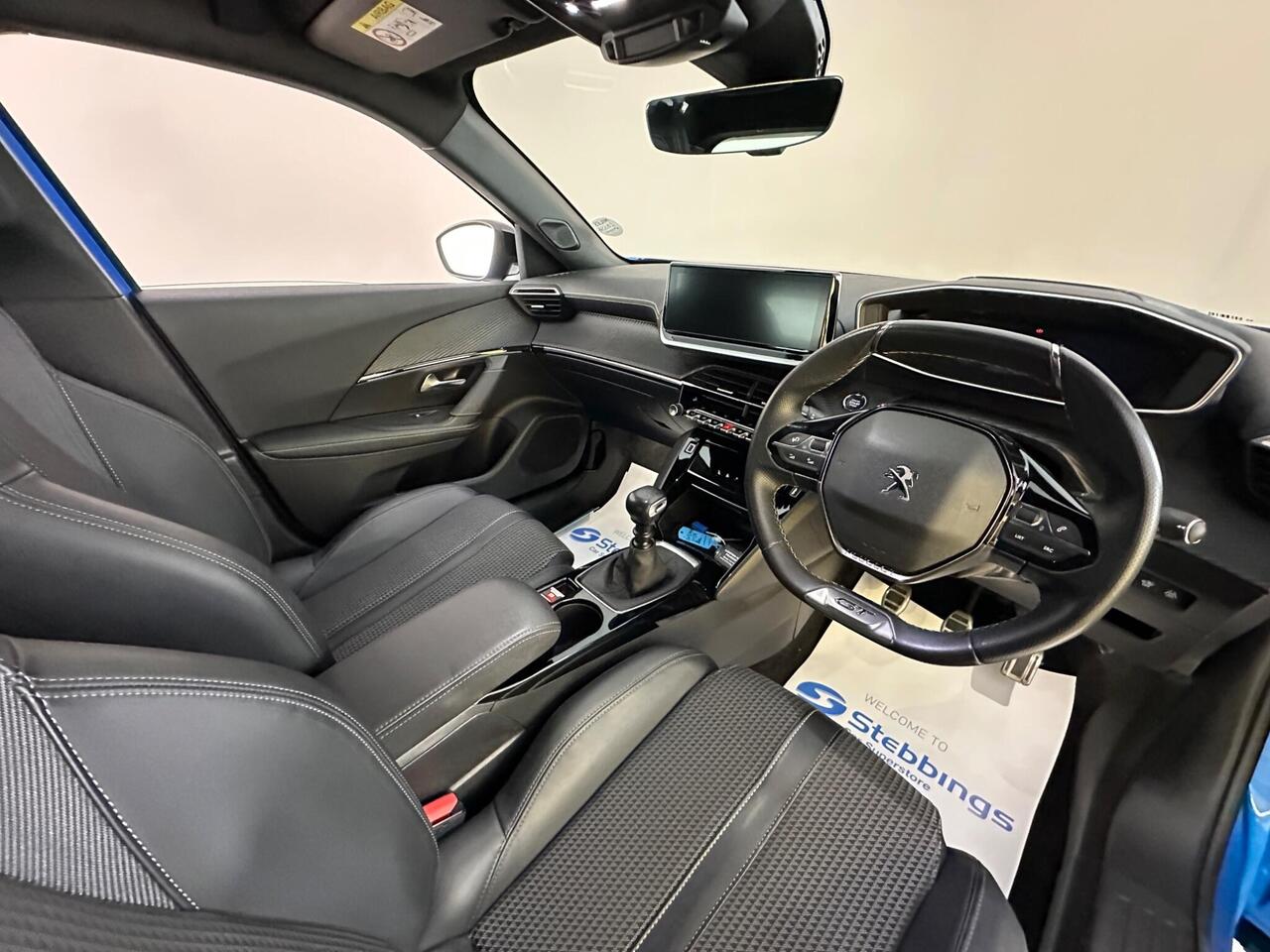 Peugeot 2008 KW72VUU