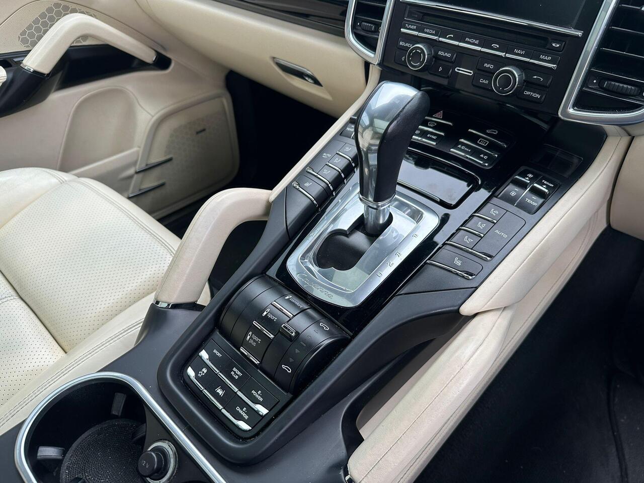 Porsche Cayenne LT65GWL