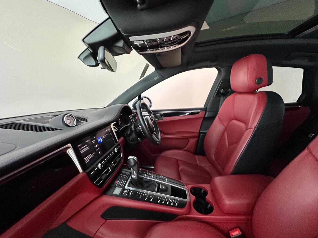 Porsche Macan AO20ZJJ