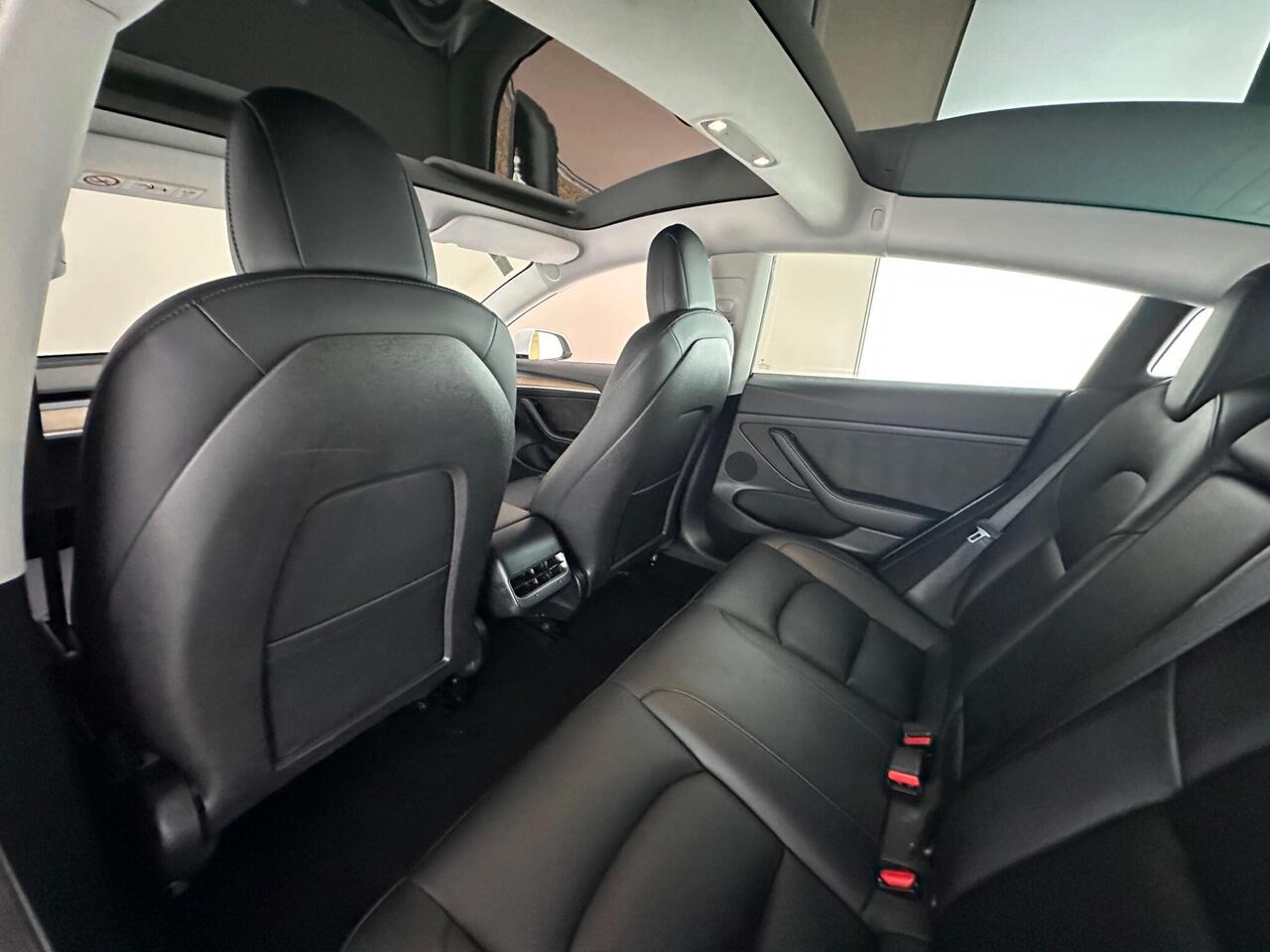 Tesla Model 3 AF72UVC