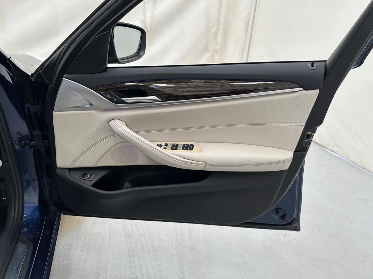 BMW 5 Series HX68WKY